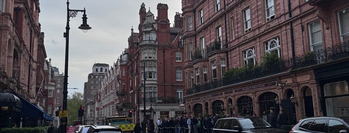 Mayfair is one of Londres.