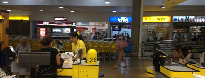 Centro Comercial Éxito 51B is one of Compras Colombia.