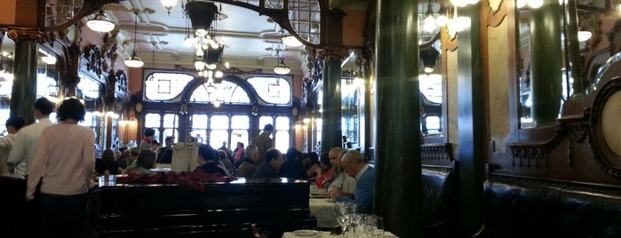 Majestic Café is one of Porto.