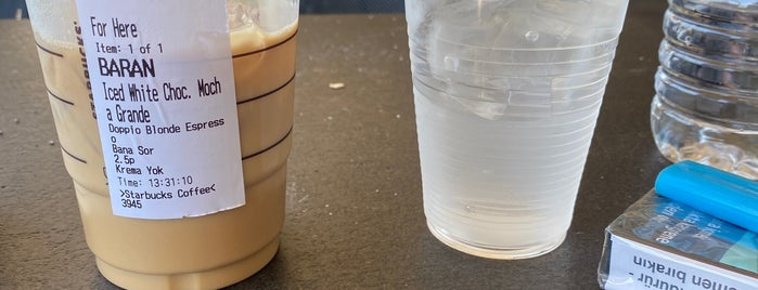 Starbucks is one of Mutluさんのお気に入りスポット.