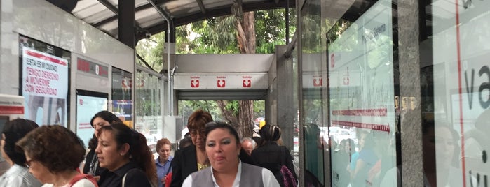 Metrobús Nápoles L1 is one of Lugares favoritos de Monica.