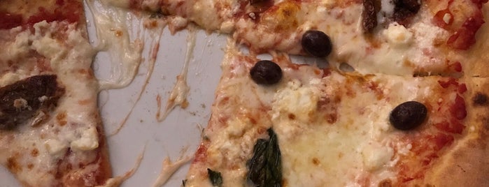 Pizzeria dei Platani is one of Oriettaさんのお気に入りスポット.