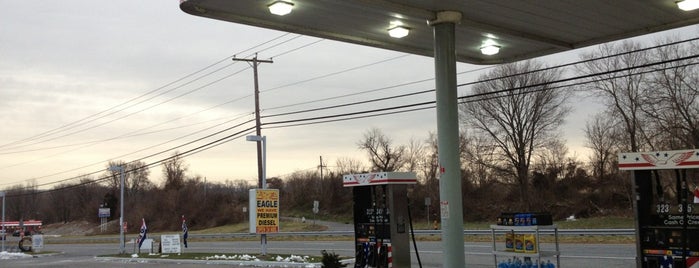 Eagle - 22 Fuel Stop is one of Orte, die Noelle gefallen.