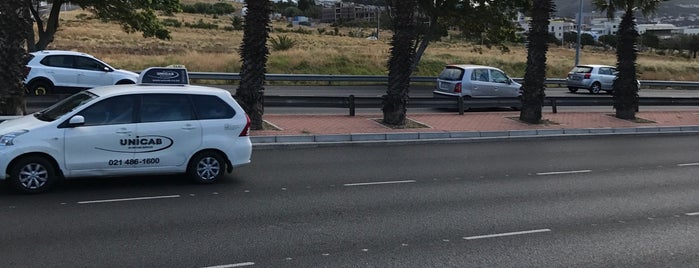 Nelson Mandela Boulevard is one of Posti che sono piaciuti a Fathima.