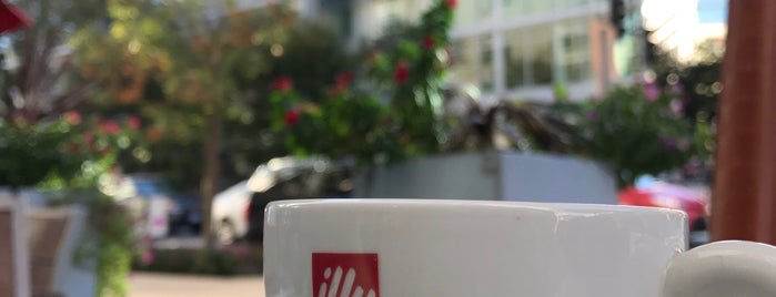 Illy Coffee House is one of Nourriture à DC.