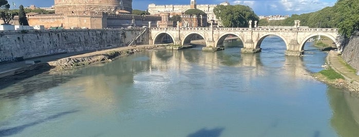 Engelsbrücke is one of Roma.