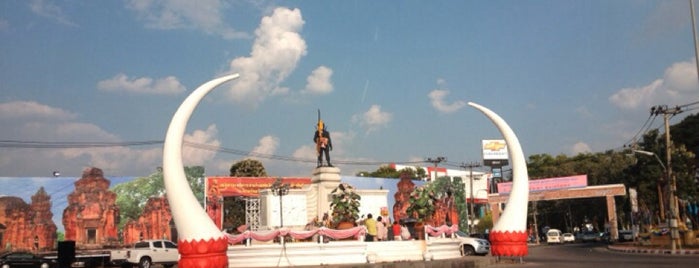 Statue of Phraya Surin Phakdi Srinarong Chang Wang is one of Locais curtidos por Liftildapeak.