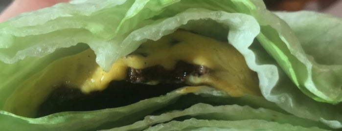 The Habit Burger Grill is one of Lieux qui ont plu à Diego.