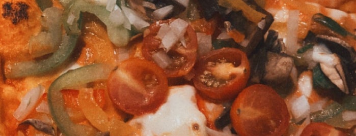Pizzano is one of Locais salvos de Queen.
