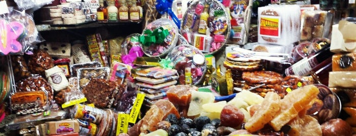 Mercado de Dulces is one of Travel: Michoacán Junio 2017.