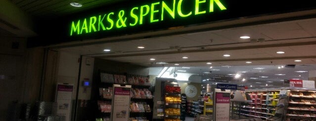 Marks & Spencer is one of Lieux qui ont plu à Mia.
