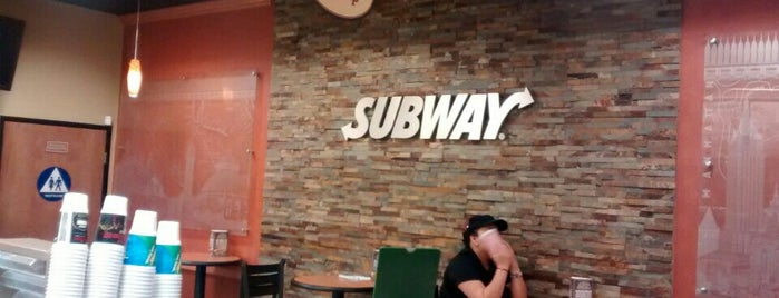 SUBWAY is one of Tempat yang Disukai Brenda.