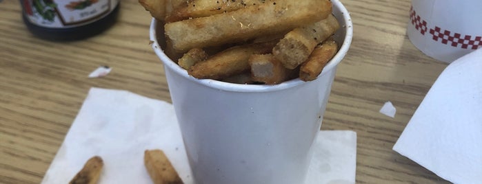 Five Guys is one of Markさんのお気に入りスポット.