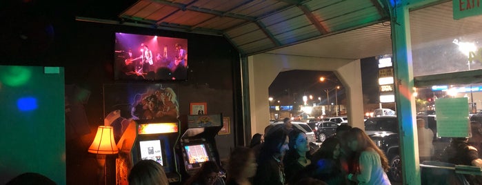 Deloreans 80s Bar is one of Let's chill, McAllen.