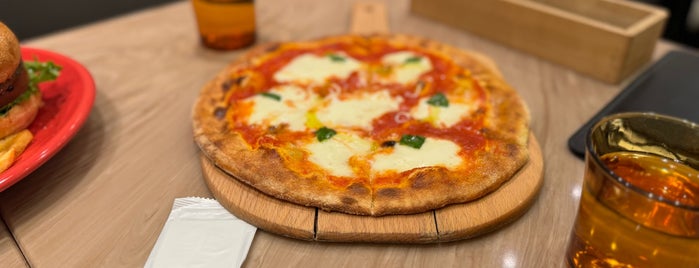 WP Pizza by Wolfgang Puck is one of 食べたい洋食.