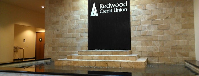 Redwood Credit Union is one of Lieux qui ont plu à Trevor.