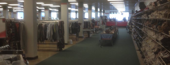 The Salvation Army Family Store & Donation Center is one of Thrifter.