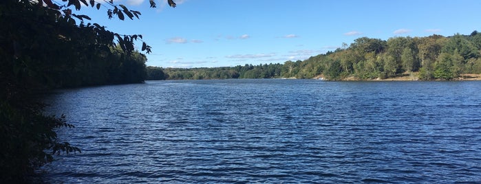 Swinging Bridge Lake is one of Lugares favoritos de Wesley.