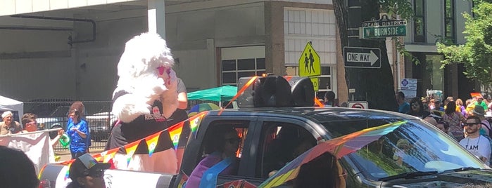 Portland Pride Parade is one of สถานที่ที่ Craig ถูกใจ.