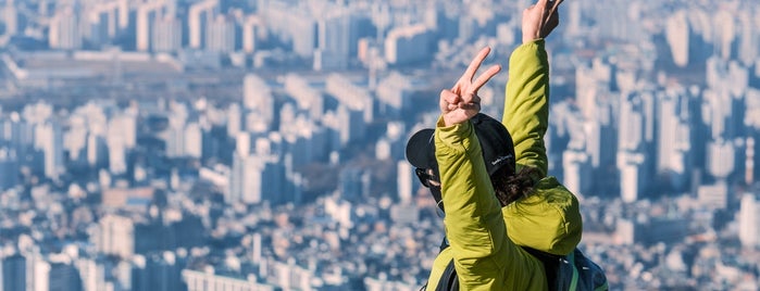 불암산 정상 is one of South Korea's mountains.