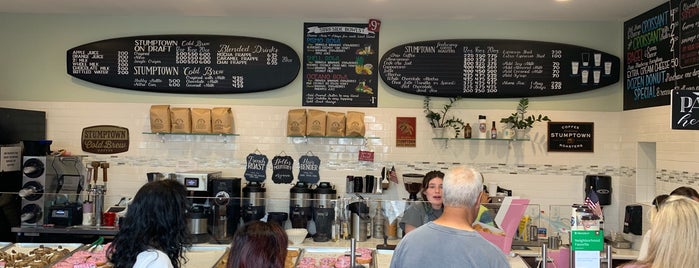 Surfside Donuts is one of Bryan'ın Beğendiği Mekanlar.