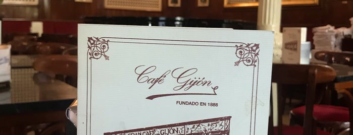 El Café Gijón is one of Lieux qui ont plu à Juliana.