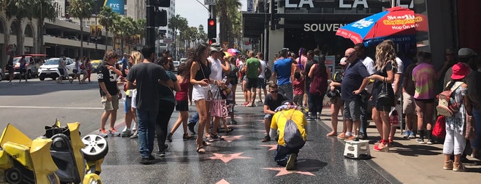 Hollywood Walk of Fame is one of Lugares favoritos de Juliana.