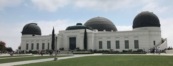 Griffith Observatory is one of Tempat yang Disukai Juliana.