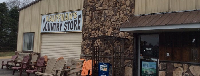 Kauffman's Country Store is one of สถานที่ที่ Trudy ถูกใจ.