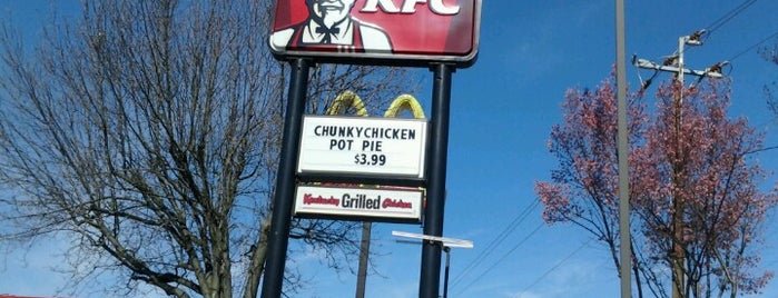 KFC is one of Locais curtidos por Chester.