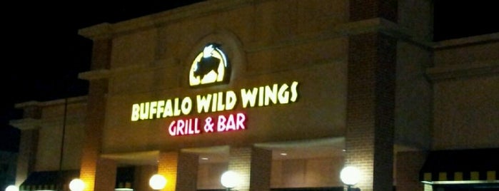 Buffalo Wild Wings is one of สถานที่ที่ Jackie ถูกใจ.