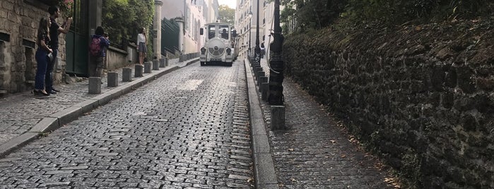 Rue Cortot is one of Paris 09/2018.