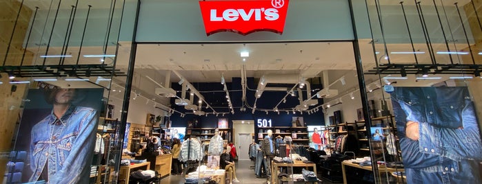 Levi's Store is one of Магазины одежды в Петербурге.