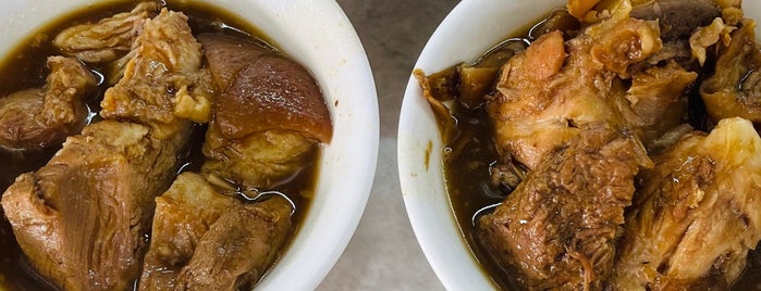 Ah Her Bak Kut Teh (阿火肉骨茶) is one of Klangs Best Jizzs.