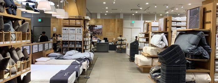 MUJI is one of Hideyuki’s Liked Places.