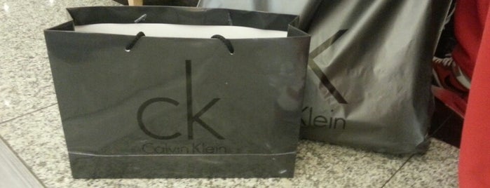 Calvin Klein is one of Orte, die Юлия gefallen.