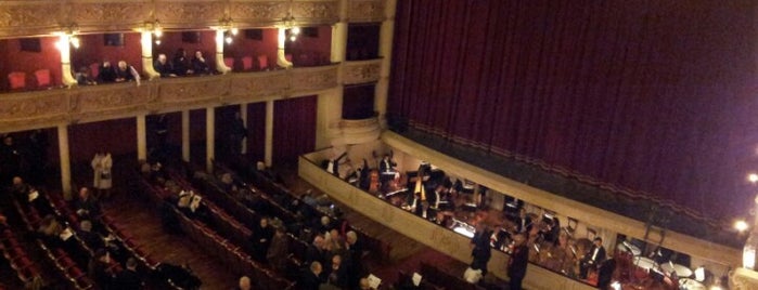 Teatro Politeama Greco is one of Lieux qui ont plu à Globe.