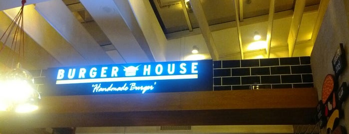 Burger House is one of สถานที่ที่ Tolga ถูกใจ.