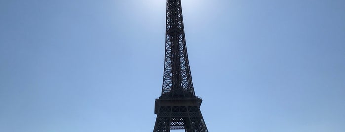 Eiffelturm is one of Orte, die Dr. Marwan gefallen.