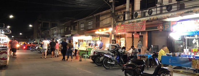 ตลาดโต้รุ่ง สัตหีบ Sattahip Night Dinning Street is one of Chonburi.