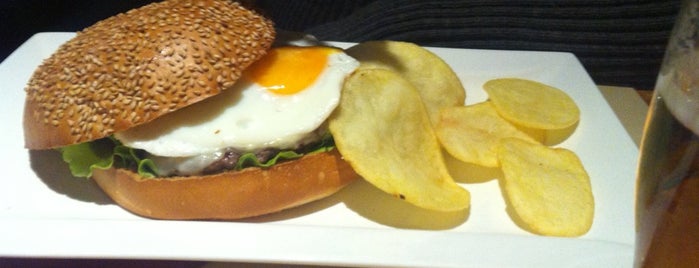 Revolution (Inverness) is one of l'hamburger della vita.