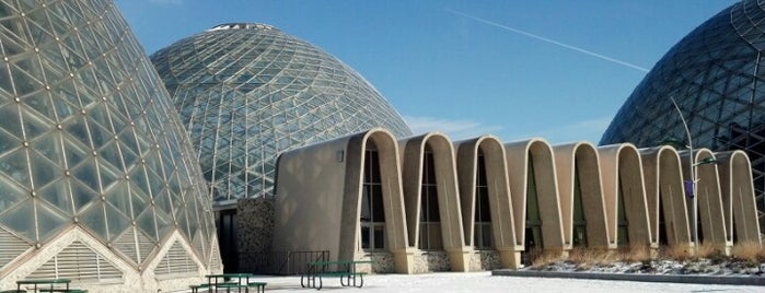 Mitchell Park Horticultural Conservatory (The Domes) is one of Milwaukee Todos.