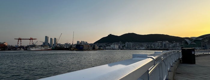 Busan is one of 부산.