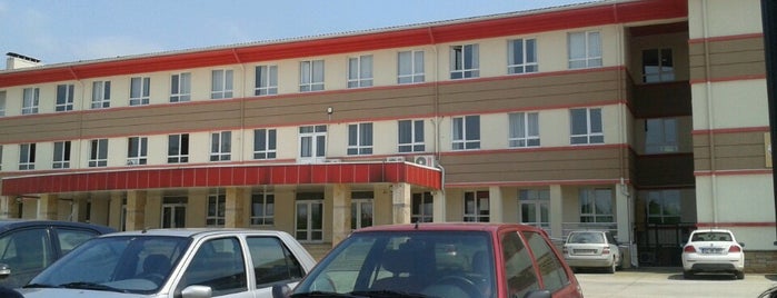 Yıldız Entegre Ticaret Meslek Lisesi is one of สถานที่ที่ Cem ถูกใจ.