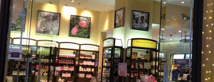 L'Occitane en Provence is one of Eugene "chuck"さんのお気に入りスポット.