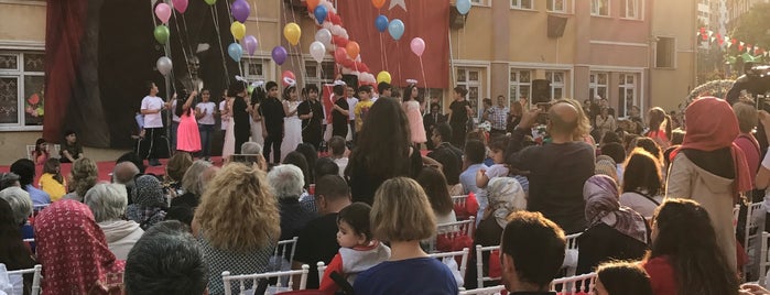 Kozyatağı Şükran Karabelli İlkokulu is one of Lugares favoritos de Özlem.