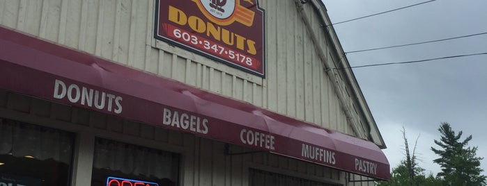 Heavenly Donuts is one of สถานที่ที่บันทึกไว้ของ Amber.