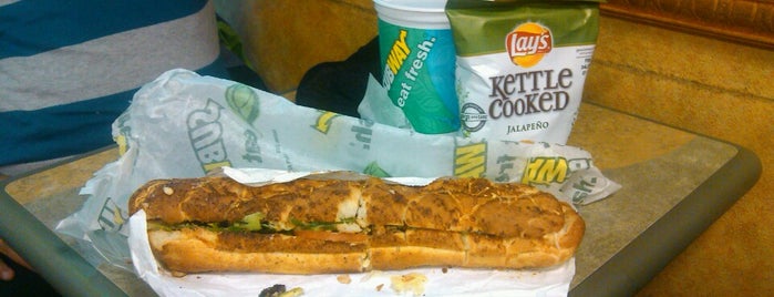 Subway is one of Posti che sono piaciuti a Daniel.