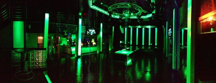 Splash Nightclub is one of Locais curtidos por ⚜ Nimesh.
