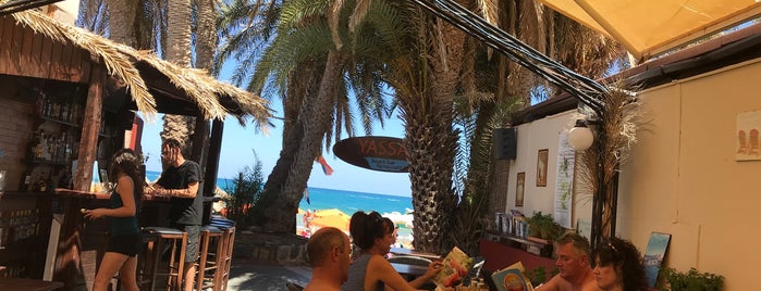 Yassas Beach Bar is one of สถานที่ที่ Galina ถูกใจ.